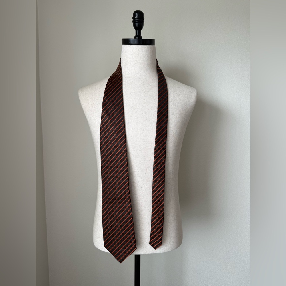 Gucci, Salvatore Ferragamo, Gino Versache, Burberry Men Tie’s Set - Picture 6 of 12